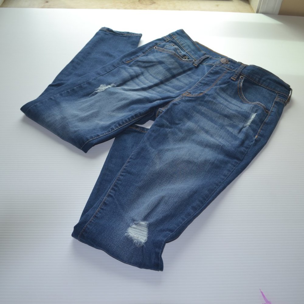 Aeropostale distressed skinny jeans